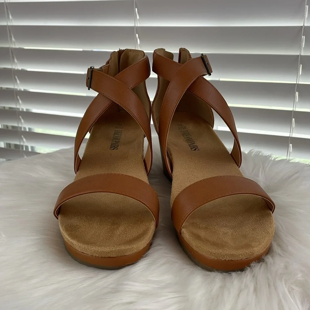 Dream Pairs Tan Wedge Sandals with Crisscross Straps 10
